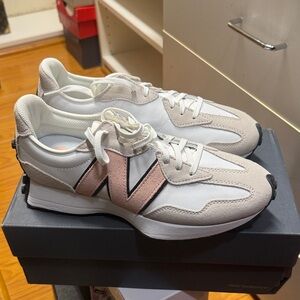 New balance 327 BNIB